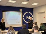 Бинарное занятие объединило программирование и иностранный язык